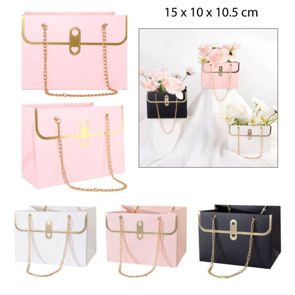 CAJA DE REGALO PEQUEÑA CON CADENA DORADA 15X10X10.5CM